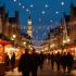 Belgische kerstmarkt met feestverlichting